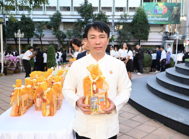 ร่วมทำบุญถวายภัตตาหารเช้าแด่พระภิกษุสงฆ์และสามเณร ... พารามิเตอร์รูปภาพ 21