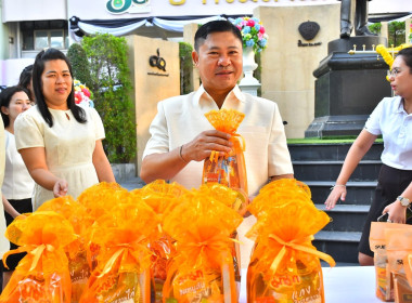 ร่วมทำบุญถวายภัตตาหารเช้าแด่พระภิกษุสงฆ์และสามเณร ... พารามิเตอร์รูปภาพ 23