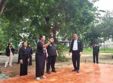 กองประสานงานโครงการพระราชดำริและเจ้าหน้าที่ศูนย์ถ่ายทอดเทคโนโลยีการสหกรณ์ที่ 13 ลงพื้นที่และเข้าร่วมประชุมเพื่อติดตามความคืบหน้าโครงการก่อสร้างห้องเรียนธรรมชาติ และเตรียมการจัดงานพิธีวางศิลาฤกษ์ ... พารามิเตอร์รูปภาพ 1