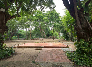 กองประสานงานโครงการพระราชดำริและเจ้าหน้าที่ศูนย์ถ่ายทอดเทคโนโลยีการสหกรณ์ที่ 13 ลงพื้นที่และเข้าร่วมประชุมเพื่อติดตามความคืบหน้าโครงการก่อสร้างห้องเรียนธรรมชาติ และเตรียมการจัดงานพิธีวางศิลาฤกษ์ ... พารามิเตอร์รูปภาพ 15
