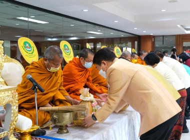 กรมส่งเสริมสหกรณ์จัดกิจกรรมเจริญพุทธมนต์และตักบาตรเนื่องในโอกาสวันขึ้นปีใหม่ พ.ศ.2566 ในวันพฤหัสบดี ที่ 5 มกราคม 2566 ณ บริเวณหน้าห้องประชุม กพน.2 ลานพระอนุสาวรีย์กรมหมื่นพิทยาลงกรณ์ ... พารามิเตอร์รูปภาพ 12